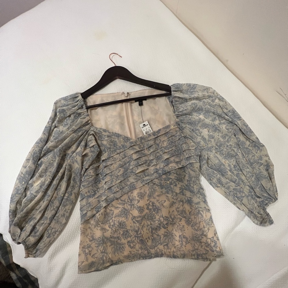 Ethereal top! Beautiful blue toile with tiny threads of gold throughout. NWT